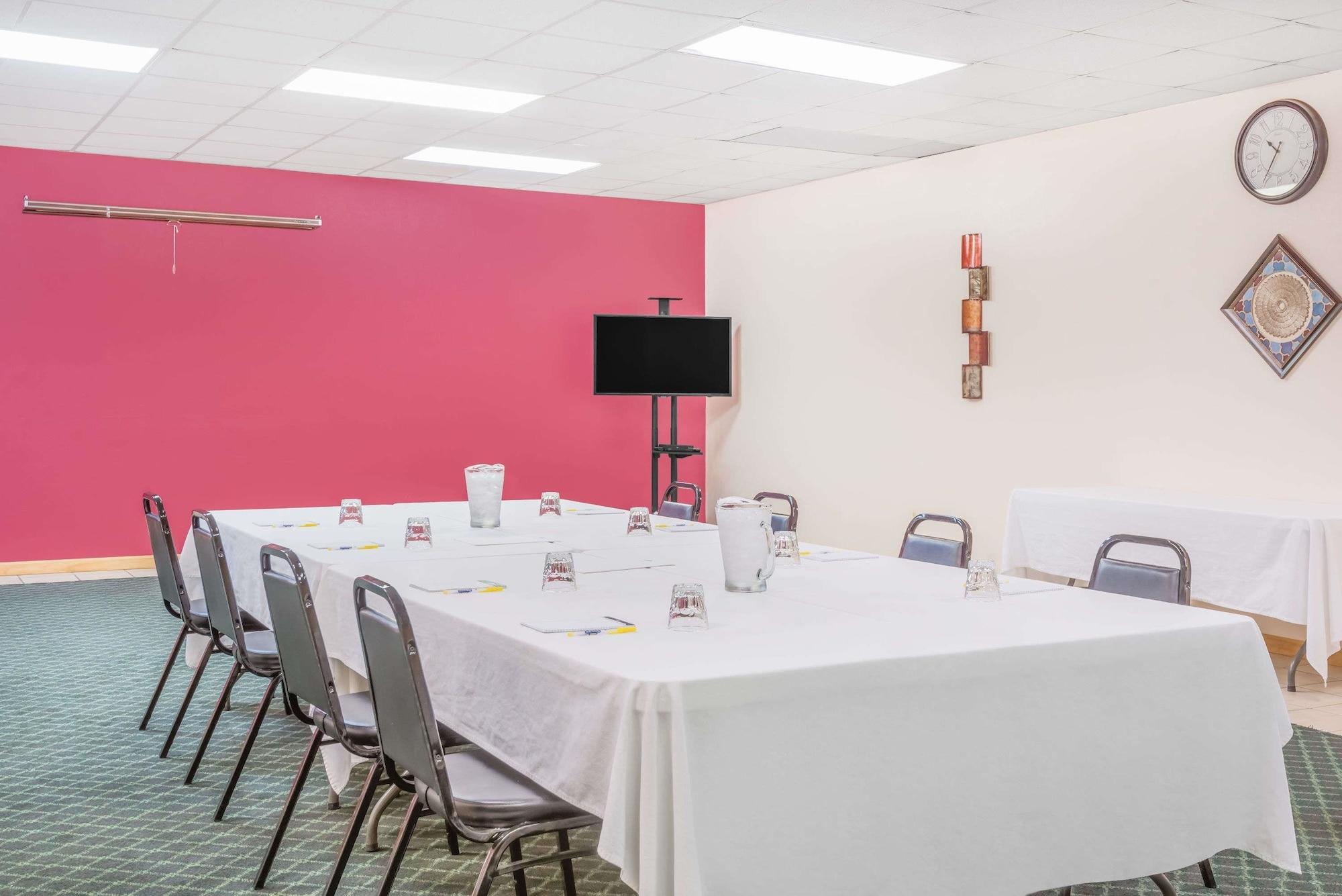 St. Clairsville Days Inn By Wyndham St Clairsville מראה חיצוני תמונה